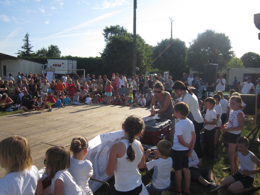 La fête des écoles le 26/06/2015 à Saint-Saturnin-du-bois (17)