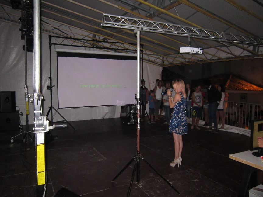Un karaoké géant le 10/08/2015 sur le port de La-Flotte-en-Ré (17)
